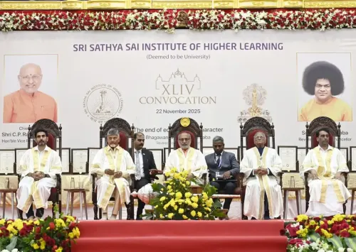 क्या उपराष्ट्रपति राधाकृष्णन ने श्री सत्य साईं उच्च शिक्षा संस्थान के दीक्षांत समारोह में भाग लिया?