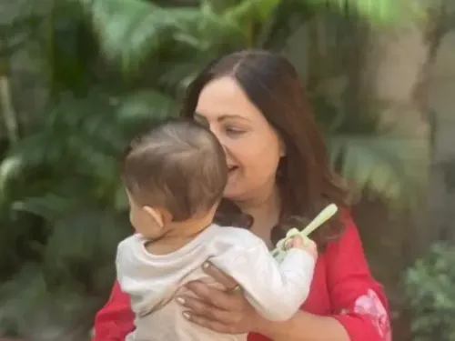 सोनम कपूर ने सास को जन्मदिन पर दी बधाई, कहा- हम आपके प्यार के लिए खुशकिस्मत हैं!