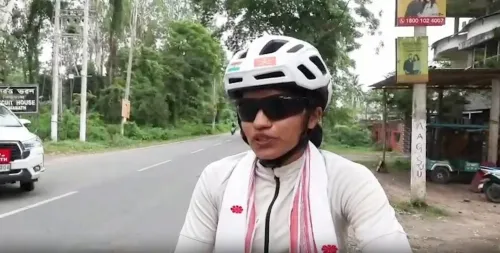 साइकिलिस्ट आशा मालवीय की 7,700 किमी यात्रा: 'सपनों के लिए घर से निकलो' — महिलाओं को खास संदेश