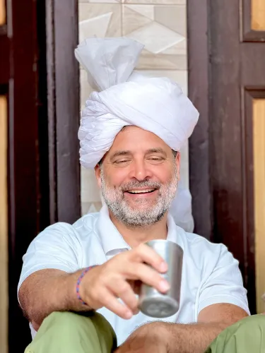 सोनीपत: राहुल गांधी ने किसान संजय मलिक की बेटी की शादी समारोह में शामिल हुए