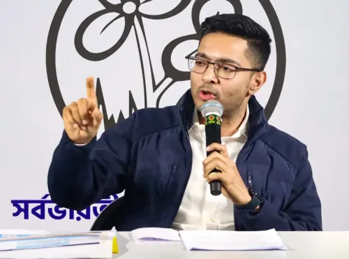 क्या अभिषेक बनर्जी के हेलीकॉप्टर को उड़ान की अनुमति में हुई देरी केंद्र पर साजिश का संकेत है?