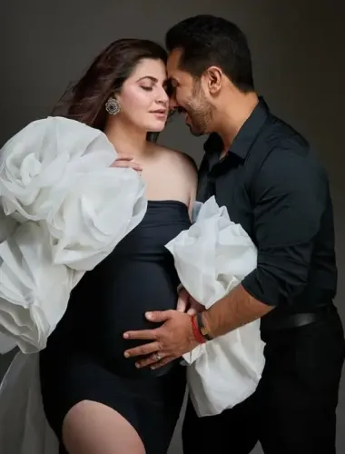 अभिषेक पाठक और शिवालिका ओबेरॉय बने माता-पिता, घर आई नन्ही लक्ष्मी