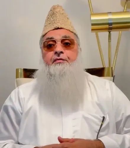 AIIO Chief Imam condemns abusive language against PM Modi at Jantar Mantar protests