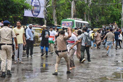 पटना में AISA कार्यकर्ताओं पर लाठीचार्ज