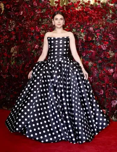 Is Aditi Rao Hydari Being Impersonated on WhatsApp?