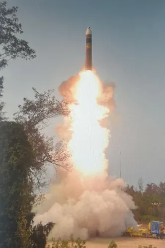 अग्नि-4 का सफल परीक्षण, मध्यम दूरी की भारतीय बैलिस्टिक मिसाइल