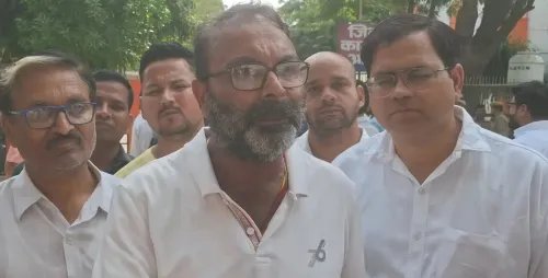 अजय कुमार लल्लू ने आगरा जेल में बंद कांग्रेस कार्यकर्ताओं से की मुलाकात, ज्ञानेश कुमार पर लगाए गंभीर आरोप