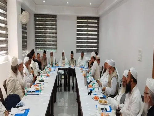 How is AIMPLB planning to assist Waqf trustees with the UMEED portal?