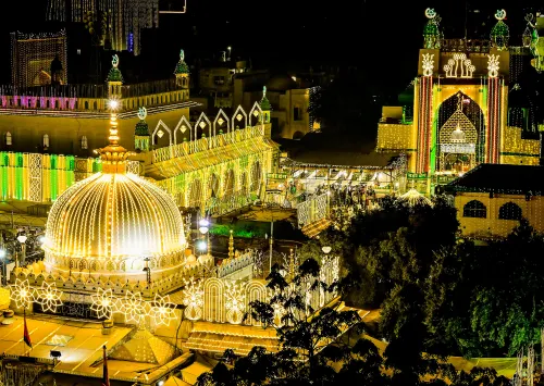 Is there a Shiva Temple within the Ajmer Dargah complex?