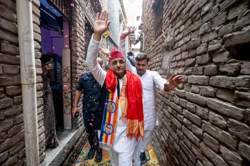 Akhilesh Yadav Champions Small Traders at Agra PDA Summit