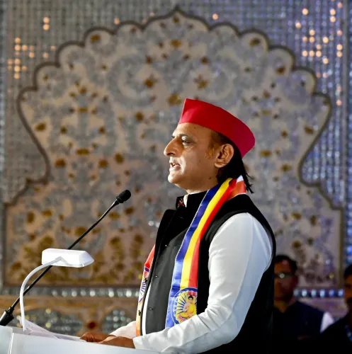 Akhilesh Yadav Champions Small Traders at Agra Summit