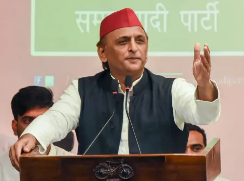 अखिलेश यादव का यूपी सरकार पर वार: 'हरा-लाल रंग मिला तो बदलेगा सत्ता का रंग', 2027 में किसानों को मुफ्त पानी का वादा
