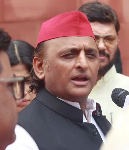 Is Akhilesh Yadav Right to Criticize the Government Over the Fertiliser Crisis?