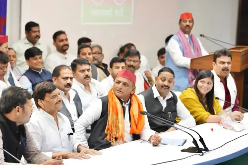 Akhilesh Yadav welcomes Dharmendra Kashyap into PDA fold