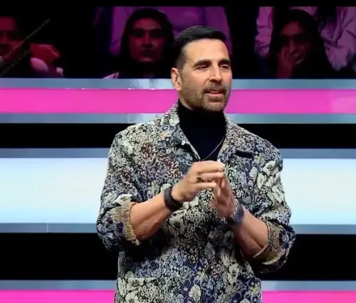Akshay Kumar Brings Back His Iconic Meme on 'Wheel of Fortune India'