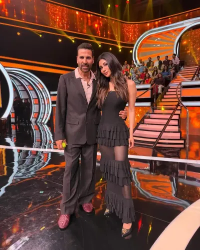 Did Akshay Kumar Just Call Mouni Roy a Naagin?