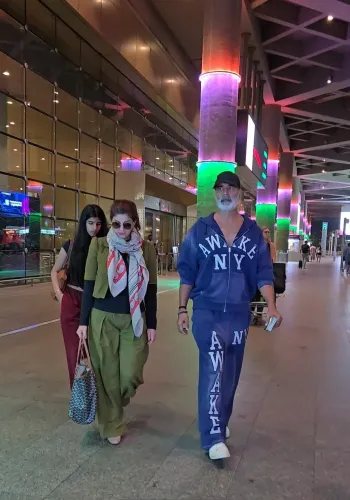 Nitara hides behind Twinkle Khanna at Mumbai airport, Akshay Kumar wins a smile