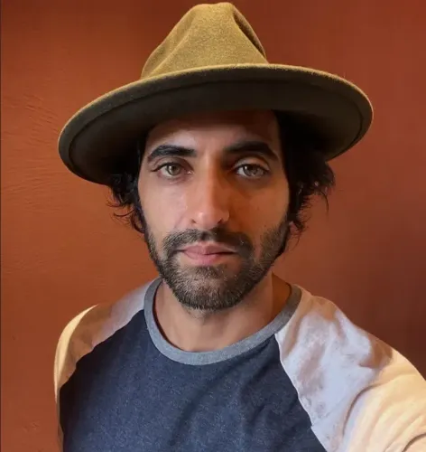 Has Akshay Oberoi Found a ‘Huge Learning Curve’ Working with Manoj Bajpayee?