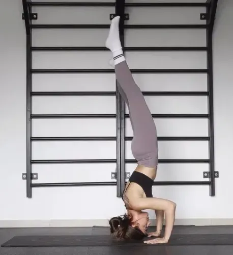 Alaya F unlocks hollowback headstand in latest yoga milestone