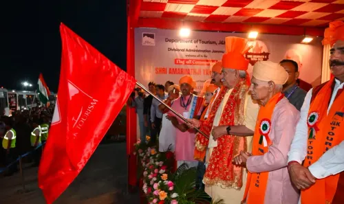 अमरनाथ यात्रा 2026 शुरू: उपराज्यपाल मनोज सिन्हा ने जम्मू से पहले जत्थे को हरी झंडी दिखाई
