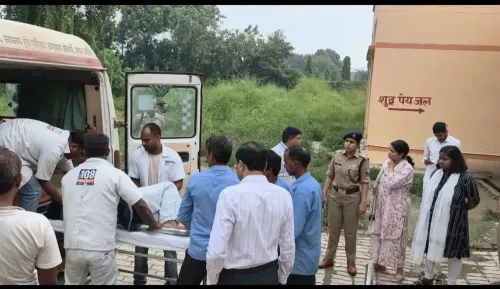 अंबेडकर नगर में वोल्वो बस-ट्रेलर टक्करः गोरखपुर लिंक एक्सप्रेसवे पर 4 मौतें, 3 घायल