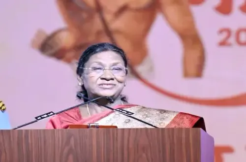 क्या जनजातीय गौरव दिवस पर राष्ट्रपति द्रौपदी मुर्मू ने आदिवासी समुदायों के योगदान को सराहा?