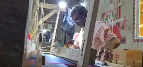 क्या अमेरिकी टैरिफ ने बनारसी साड़ी उद्योग को गंभीर संकट में डाल दिया है?