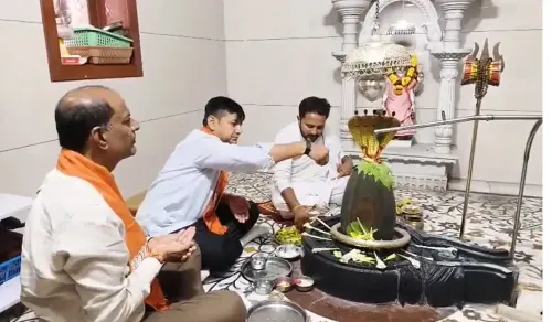 अमित शाह के जन्मदिन पर गांधीनगर में BJP का सेवा संकल्प, सिद्धेश्वर महादेव मंदिर में विशेष पूजा