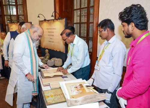 अमित शाह का मुंबई में एशियाटिक सोसाइटी दौरा, 'श्री गणेश ज्ञानारती' प्रदर्शनी का अवलोकन