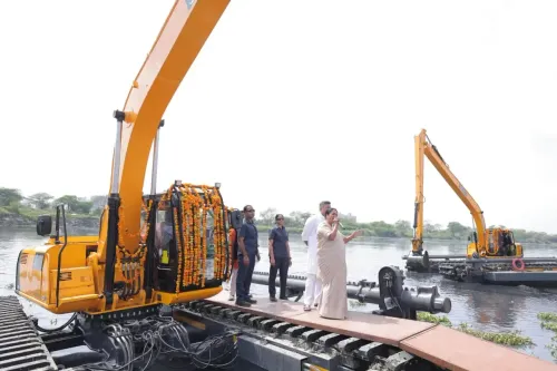 Delhi CM Introduces Advanced Amphibious Excavators for Drain Cleaning