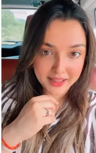 आम्रपाली दुबे ने अरविंद अकेला के 'कजरा कमर में' पर बनाई रील, एक्सप्रेशन ने जीता फैंस का दिल