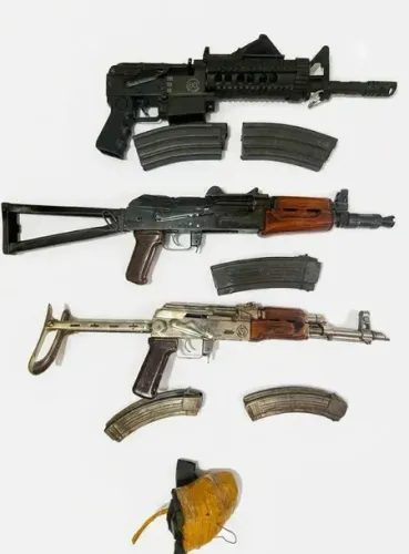 अमृतसर में हथियार-विस्फोटक तस्करी गिरोह का भंडाफोड़, AK-47 समेत भारी शस्त्र बरामद; तीन गिरफ्तार