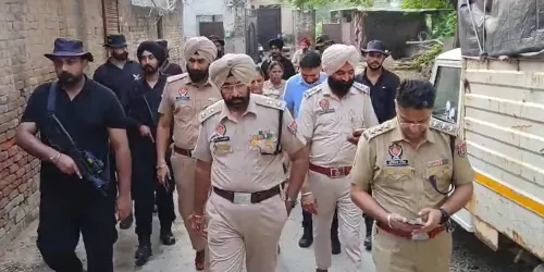 अमृतसर के अनगढ़ में नशे पर पुलिस का बड़ा प्रहार: 150 जवानों ने मारे छापे, 10 संदिग्ध हिरासत में, 8-10 वाहन जब्त