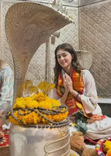 अनन्या पांडे का नागेश्वर द्वारिकाधीश मंदिर में महादेव के प्रति श्रद्धा का अद्भुत प्रदर्शन