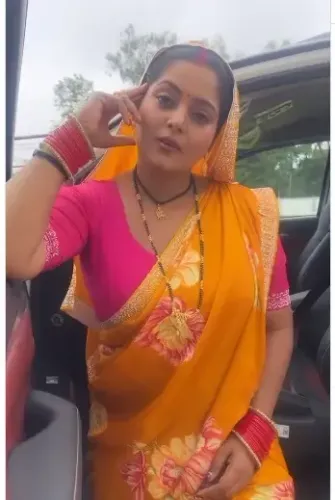 क्या भोजपुरी क्वीन अंजना सिंह का 'बोल कफ्फारा क्या होगा' पर वीडियो सोशल मीडिया पर धमाल मचा रहा है?