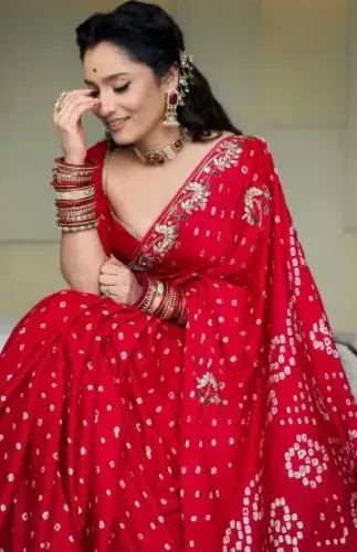 अंकिता लोखंडे ने शेयर किया अपना फेस्टिव लुक, लाल साड़ी में लग रहीं बेहद खूबसूरत