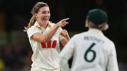 भारतीय टीम 198 रन पर सिमटी, एनाबेल सदरलैंड ने झटके 4 महत्वपूर्ण विकेट