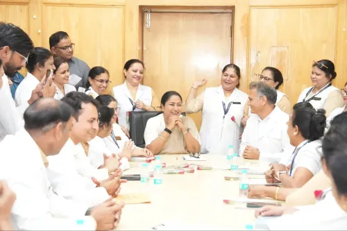 नर्सिंग इंटर्न्स का स्टाइपेंड 27 गुना बढ़ा, CM रेखा गुप्ता का अंतरराष्ट्रीय नर्स दिवस पर ऐतिहासिक ऐलान