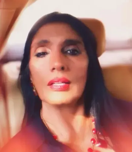 क्या अनु अग्रवाल ने जीवन में नई सोच साझा की है, नकारात्मकता से दूर रहने का संदेश दिया?