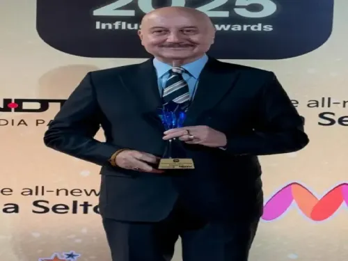 क्या अनुपम खेर को मिला एक और पुरस्कार, उनकी बेहतरीन कृति के लिए?