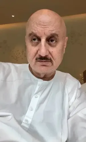अनुपम खेर ने शेयर किया मां दुलारी संग दिल छू लेने वाला वीडियो, मां-बेटे के रिश्ते पर फैंस भावुक