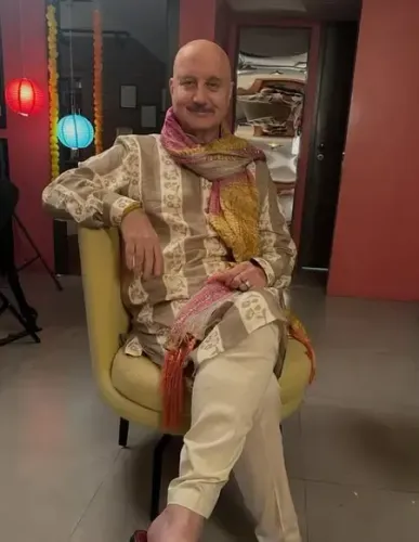 अनुपम खेर ने तीन किरदारों का लुक किया शेयर, 'अपनी काबिलियत का एहसास कराते रहना चाहिए'