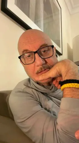 Anupam Kher defends Daler Mehndi after Uttarakhand minister's on-stage confrontation