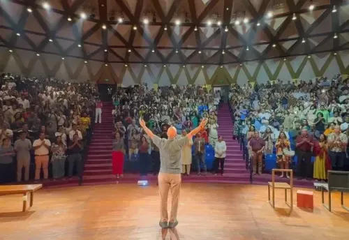Anupam Kher Overcomes Severe Foot Pain in Triumph at His Play
