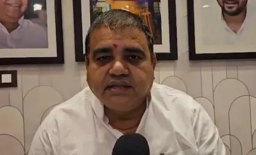मुख्य चुनाव आयुक्त ज्ञानेश कुमार पर RJD-NCP का हमला, भाजपा की कठपुतली बताकर इस्तीफे की मांग