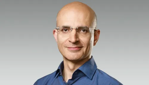 Is Sabih Khan the Right Choice as Apple's New COO?