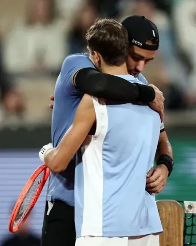 Arnaldi storms into maiden Roland Garros SF as Berrettini retires hurt