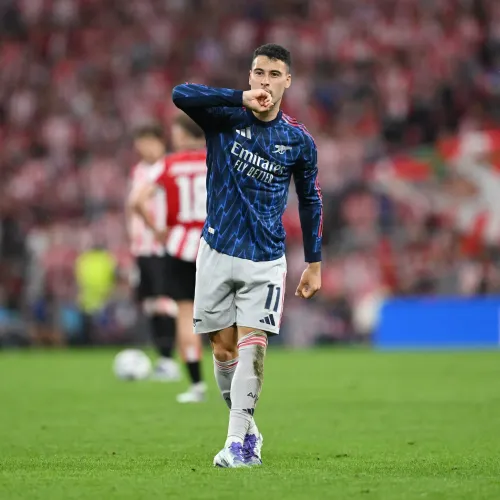 क्या आर्सेनल के फॉरवर्ड गैब्रियल मार्टिनेली ने कोनोर ब्रैडली से मांगी माफी?