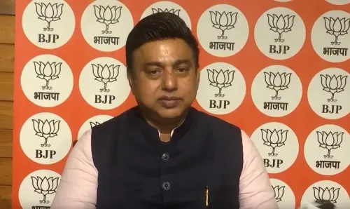 जफर इस्लाम का ओवैसी पर हमला: 'बांटने की राजनीति बंद करें, भारत धर्मशाला नहीं'
