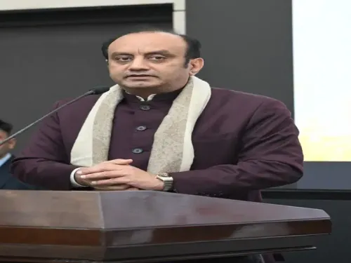 How Did Sudhanshu Trivedi Challenge the North-South Divide at Delhi Shabdotsav?